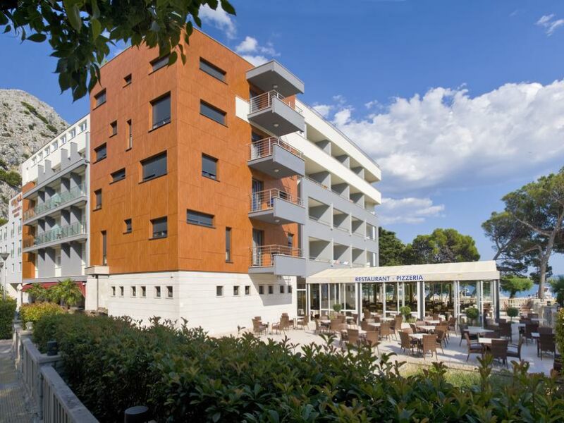 Hotel Plaža (Omiš)