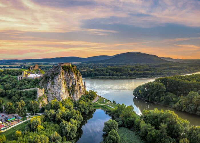 Bratislava S Plavbou Na Devín