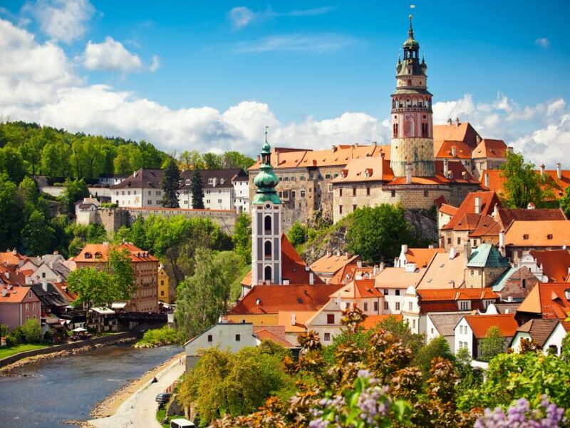 Český Krumlov, Zámek Hluboká A Zlatá Koruna