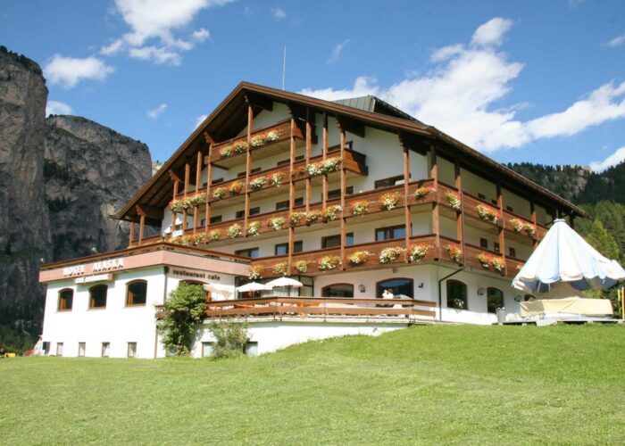 Hotel Alaska (Selva Di Val Gardena)