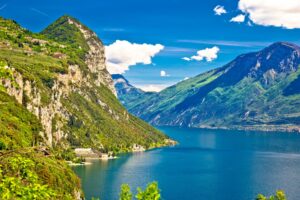Přírodní Krásy V Okolí Jezera Lago Di Garda S Koupáním